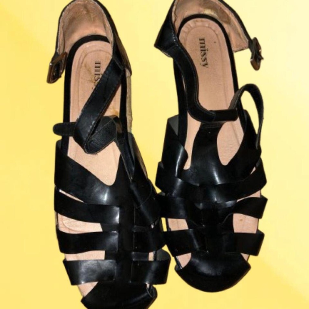 Black Women's Strappy Sandals